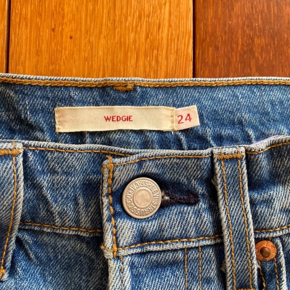 NWOT - Levi Wedgie Jeans - Picture 3 of 4